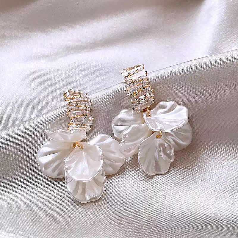 Fashion Bell Golden Ear Buckle Female Lustraward